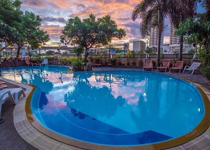 New Siam Riverside Hotel 3*